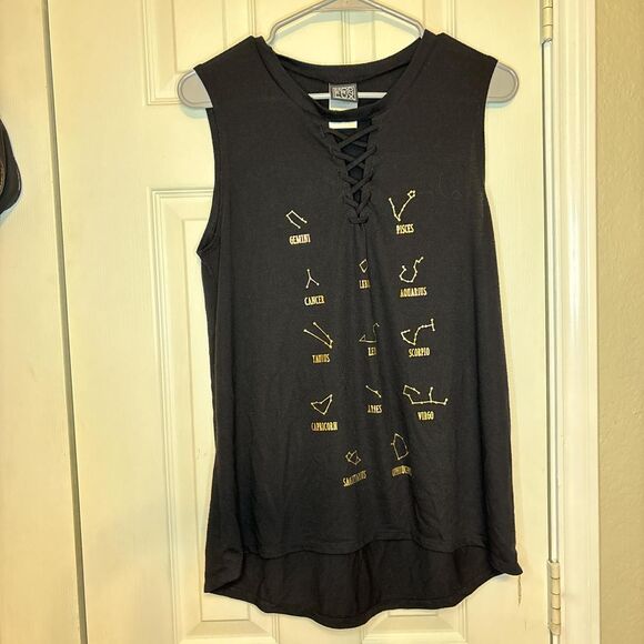 Modern Lux Tops - Modern Lux Large Black Sleeveless Top Zodiac Constellation Lace Up Graphic Tee